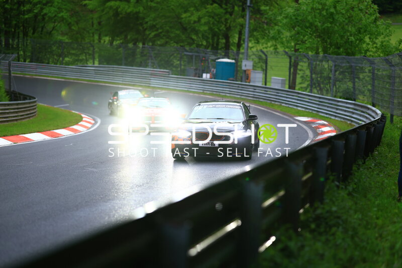 BMW #91 von Reiter Engineering auf nasser Nordschleife