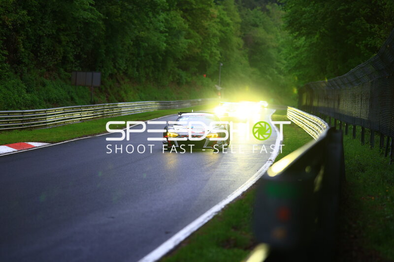 Audi R8 GT3 in der Dämmerung auf der Nordschleife