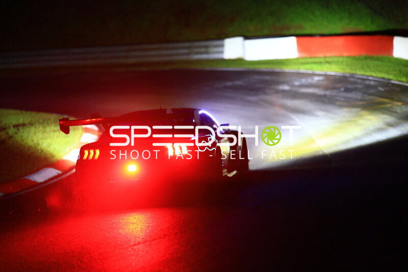 Ford Mustang GT3 in der Nacht auf der Nordschleife