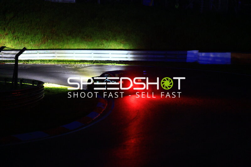 Nachtszene auf der Nordschleife beim 24h Nürburgring