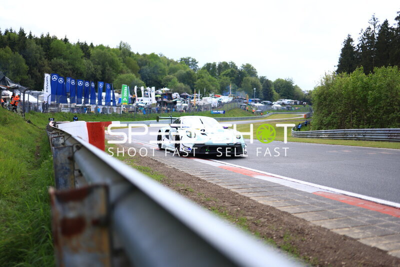 Porsche 911 GT3 R #91 von Reiter Engineering auf dem Nürburgring
