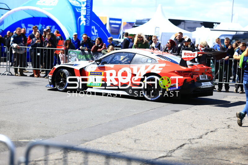 BMW M4 GT3 #1 von ROWE RACING bei der Fahrzeugpräsentation