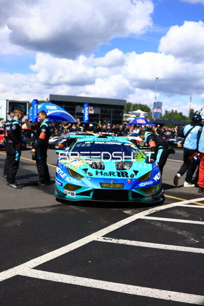Lamborghini Huracán GT3 mit H&R-Sponsoring in der Startaufstellung am Nürburgring