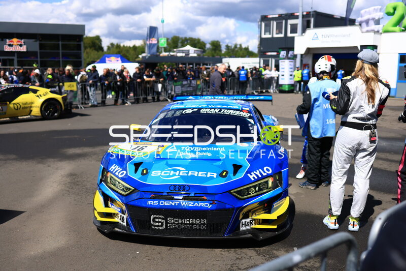 Audi R8 LMS #16 von Scherer Sport PHX in der Startaufstellung