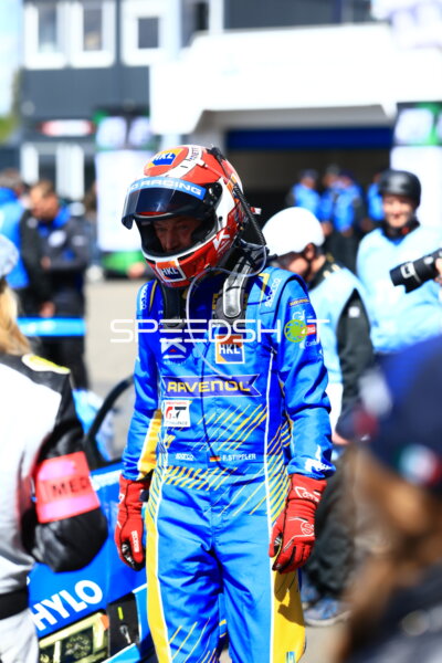 Fahrer Frank Stippler im RAVENOL-Overall beim 24h Nürburgring