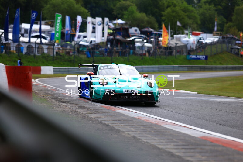 Falken Porsche 911 GT3 R #44 auf der Strecke am Nürburgring
