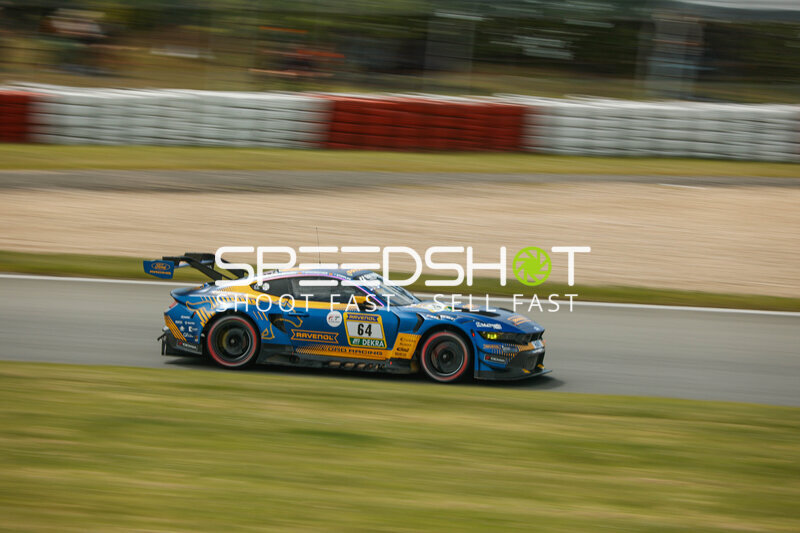 Ford Mustang GT3 #64 von HRT Ford Racing auf dem Nürburgring