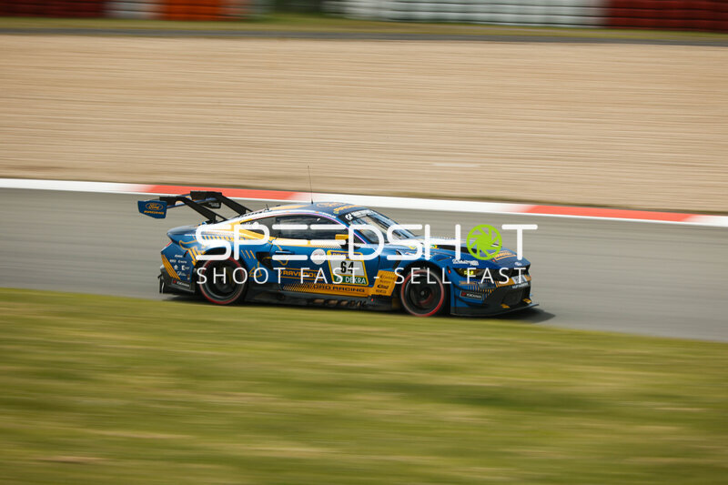 Ford Mustang GT3 #64 von HRT Ford Racing auf dem Nürburgring