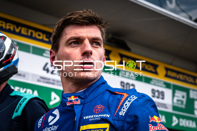 Max Verstappen im Verstappen Racing Renndress am Nürburgring