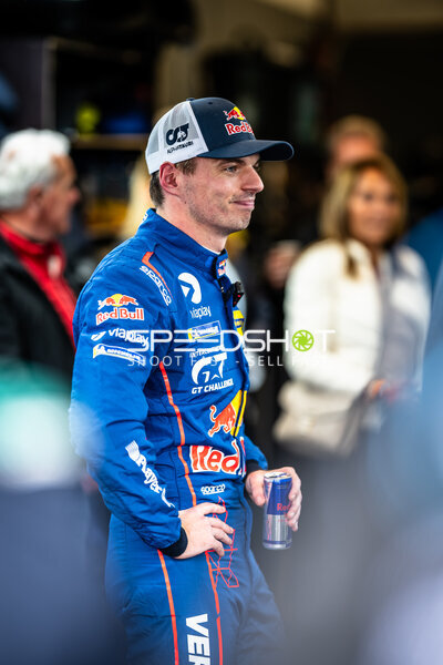 Max Verstappen im Fahrerlager beim 24h Nürburgring 2026