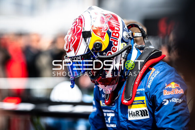 Max Verstappen im Red-Bull-Helm beim 24h Nürburgring 2026