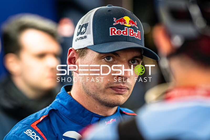 Max Verstappen im Fahrerlager beim 24h Nürburgring 2026