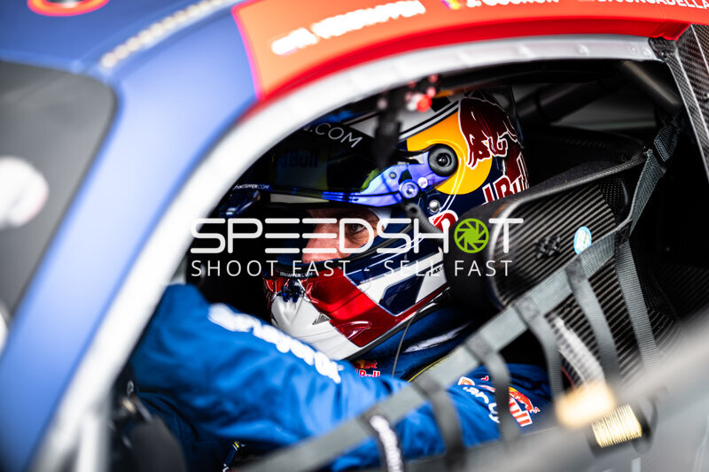 Max Verstappen im Cockpit des Mercedes-AMG GT3 am Nürburgring