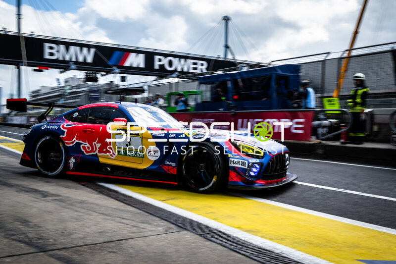 Mercedes-AMG GT3 #3 von Verstappen Racing in der Boxengasse am Nürburgring
