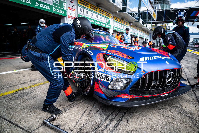 Mercedes-AMG GT3 #3 von Verstappen Racing beim Boxenstopp am Nürburgring