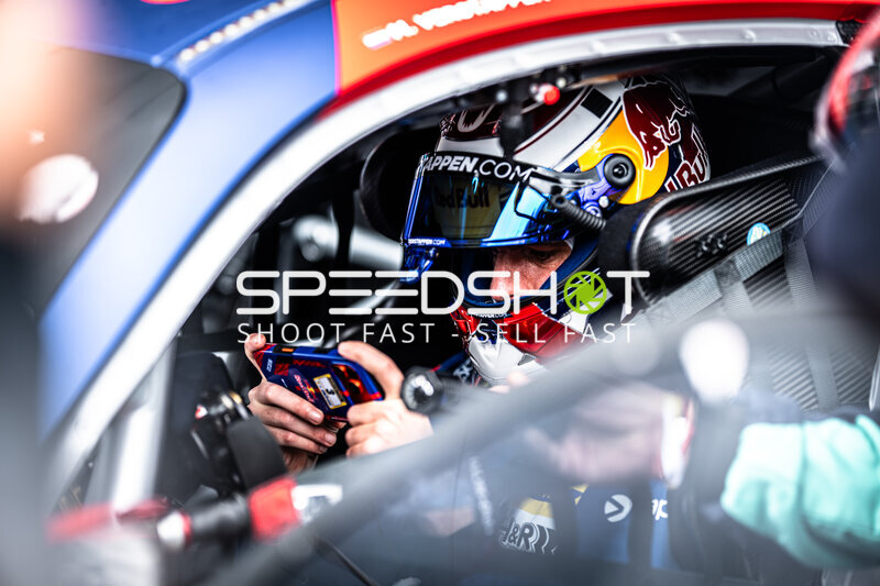 Max Verstappen im Cockpit beim 24h Nürburgring 2026