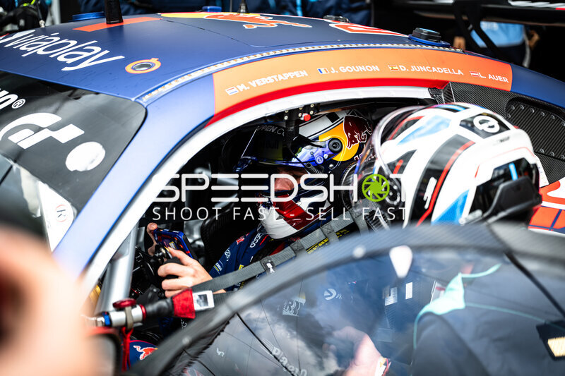 Mercedes-AMG GT3 #3 von Verstappen Racing in der Box am Nürburgring