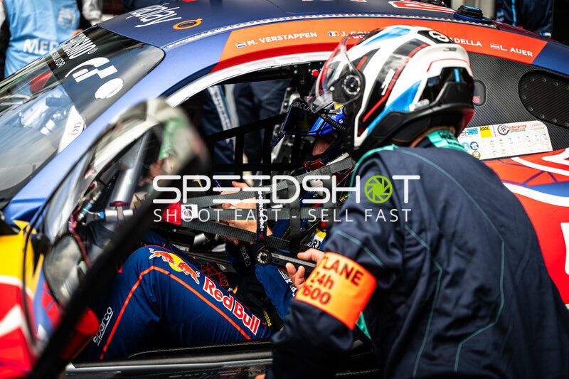 Mercedes-AMG #3 von Verstappen Racing: Fahrerwechsel in der Box