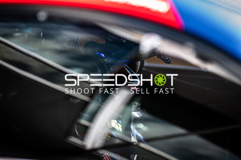 Fahrer im Cockpit – Nahaufnahme beim 24h Nürburgring