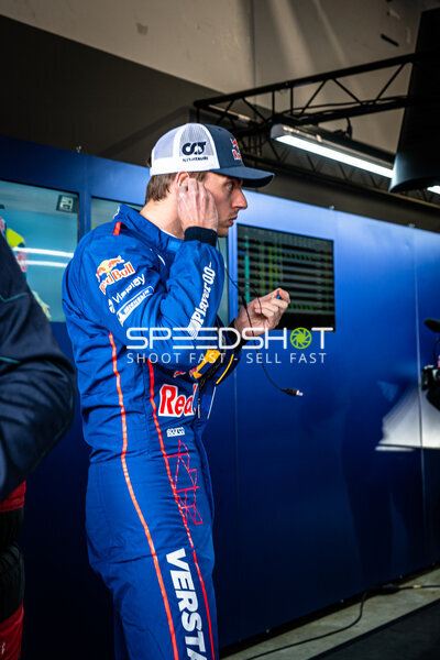 Max Verstappen im Fahrerlager beim 24h Nürburgring 2026