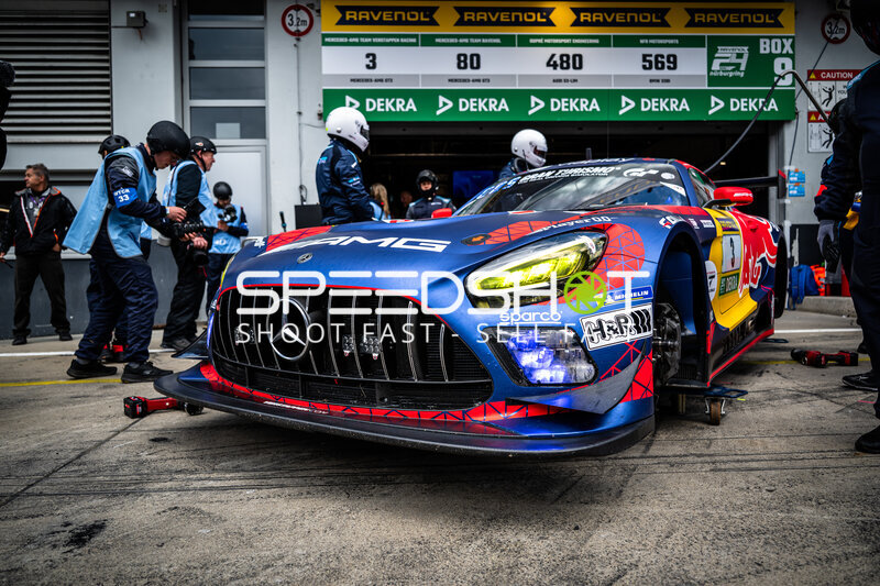 Mercedes-AMG GT3 #3 von Verstappen Racing in der Box am Nürburgring