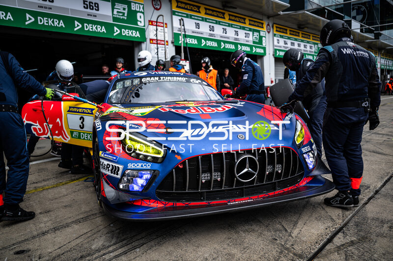 Mercedes-AMG GT3 #3 von Verstappen Racing beim Boxenstopp am Nürburgring