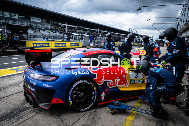 Mercedes-AMG GT3 #3 von Verstappen Racing beim Boxenstopp am Nürburgring