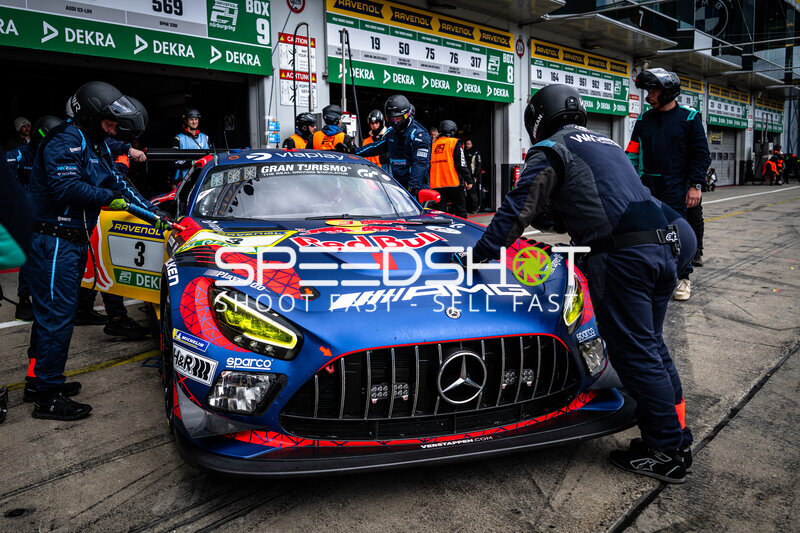 Mercedes-AMG GT3 #3 von Verstappen Racing beim Boxenstopp am Nürburgring
