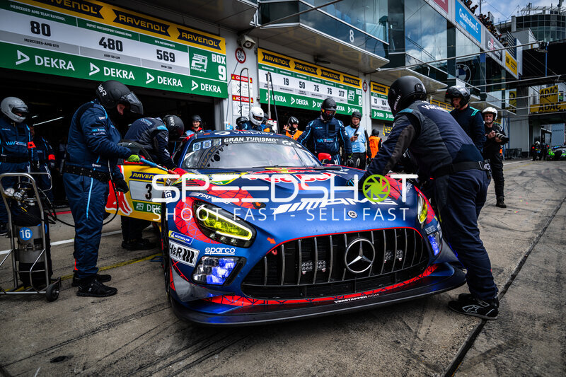 Mercedes-AMG GT3 #3 von Verstappen Racing beim Boxenstopp am Nürburgring