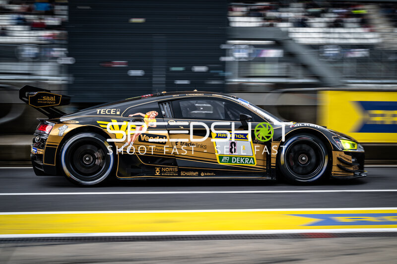 Audi R8 LMS #8 von JUTA Racing in der Boxengasse am Nürburgring
