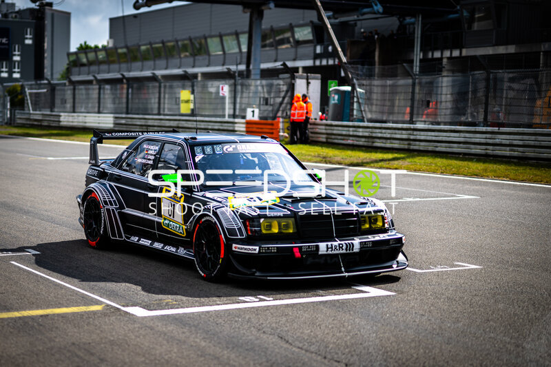 Mercedes-Benz 190E #61 von HWA Engineering Speed in der Boxengasse