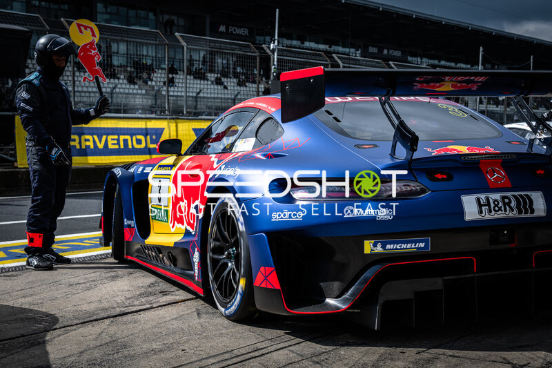 Mercedes-AMG GT3 #3 von Verstappen Racing in der Boxengasse