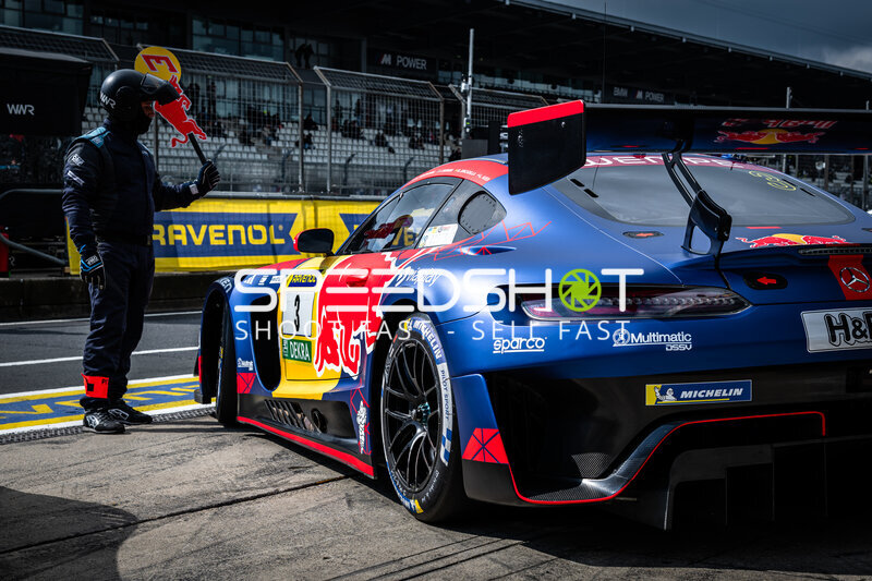 Mercedes-AMG GT3 #3 von Verstappen Racing in der Boxengasse