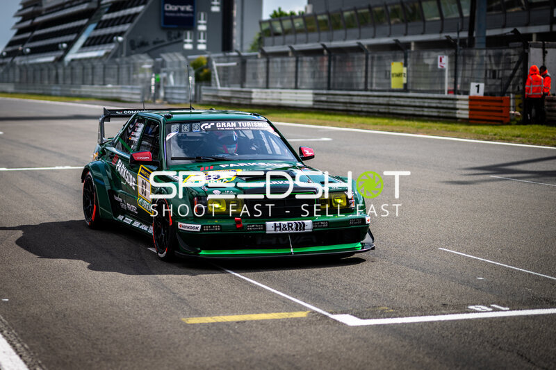 Mercedes 190E #63 von HWA Engineering Speed in der Boxengasse