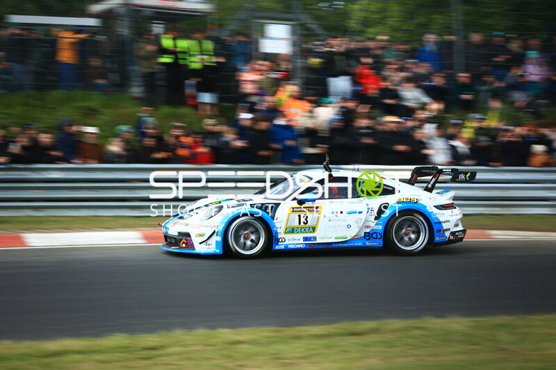 Porsche 911 GT3 #13 von White Angel for Fly and Help am Nürburgring