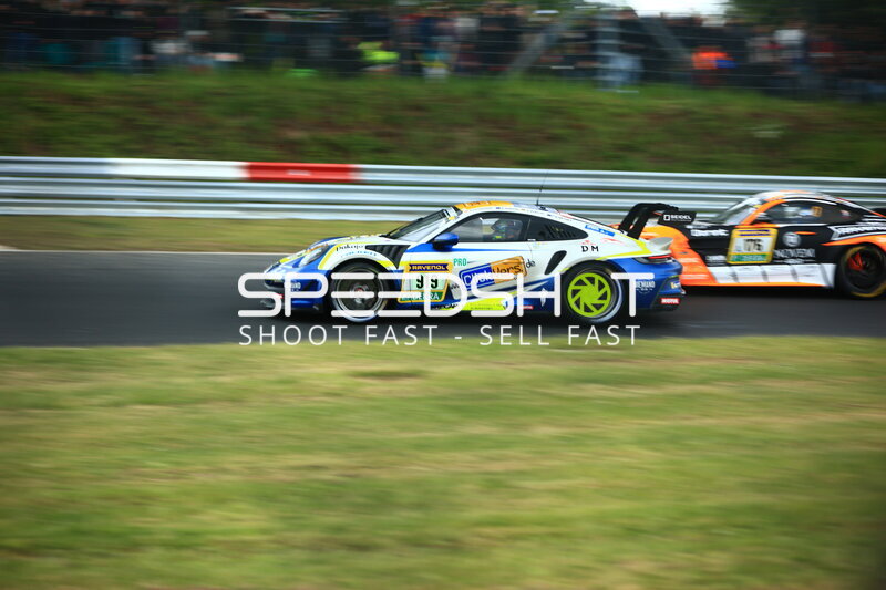 Porsche 911 #919 von Clickversicherung.de TEAM auf dem Nürburgring