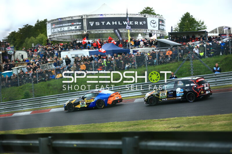 Toyota GR86 #503 und VW Golf #474 kämpfen am Nürburgring