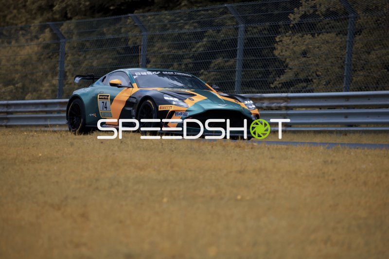 Aston Martin Vantage GT3 #74 auf der Nürburgring-Nordschleife