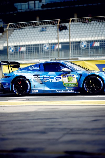 Porsche 911 GT3 #16 von Scherer Sport PHX in der Boxengasse