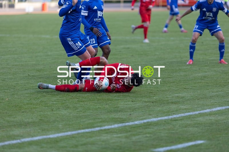 Zweikampf um Ball