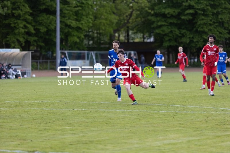 Zweikampf um Ball