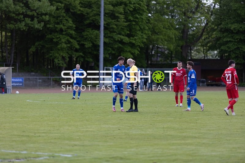 Diskussion auf dem Spielfeld