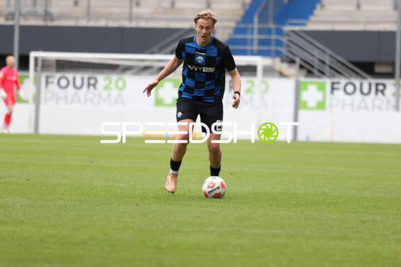 Spieler mit Ball in Aktion
