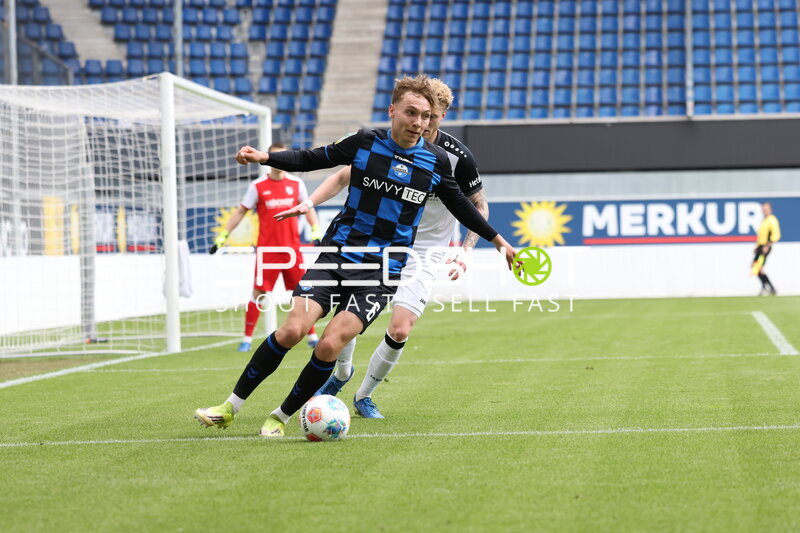 Zweikampf um den Ball