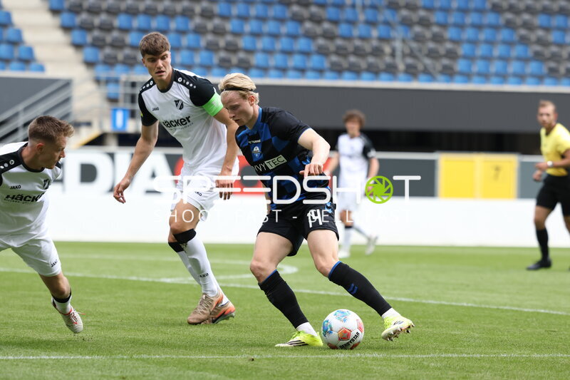 Zweikampf in der Home Deluxe Arena