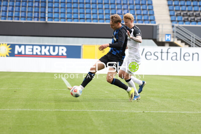 Zweikampf um den Ball