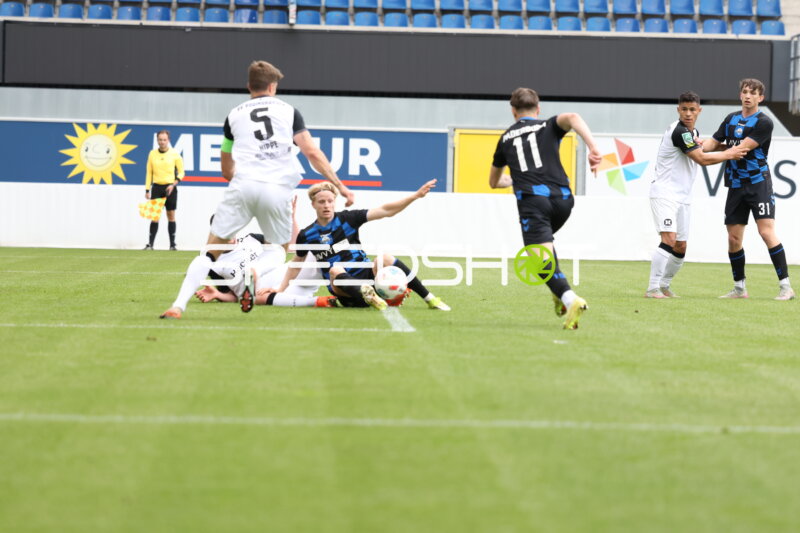 Zweikampf in der Home Deluxe Arena