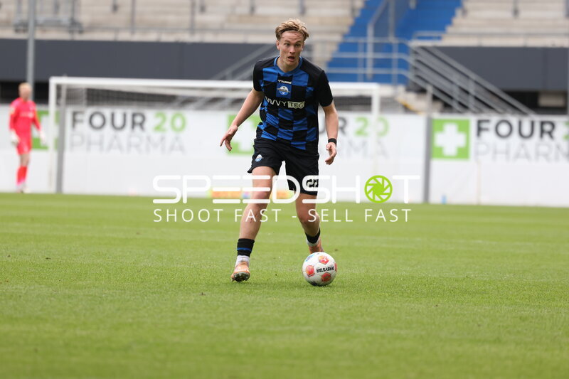 Spieler mit Ball in Aktion