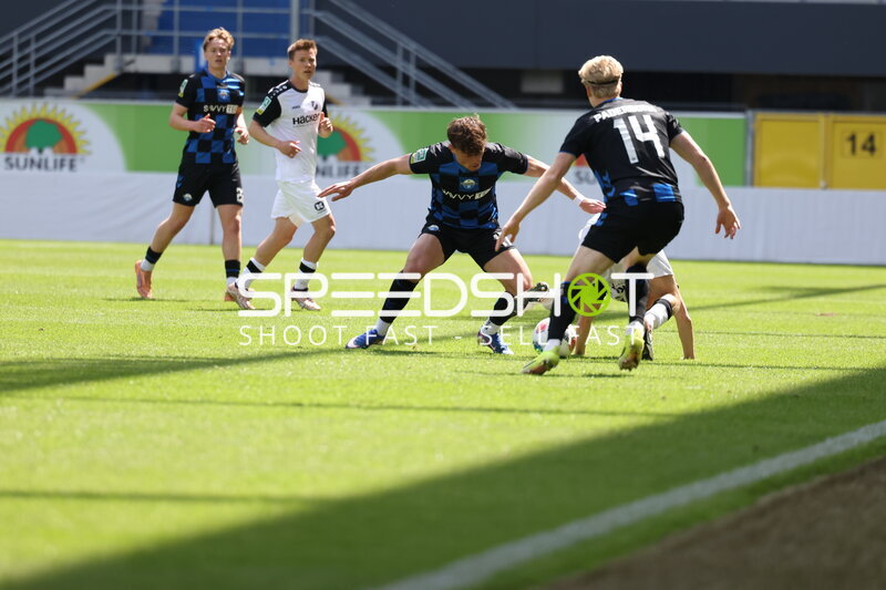 Kampf um den Ball