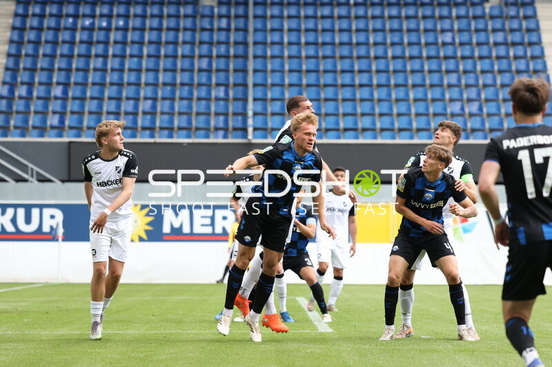 Zweikampf in der Home Deluxe Arena